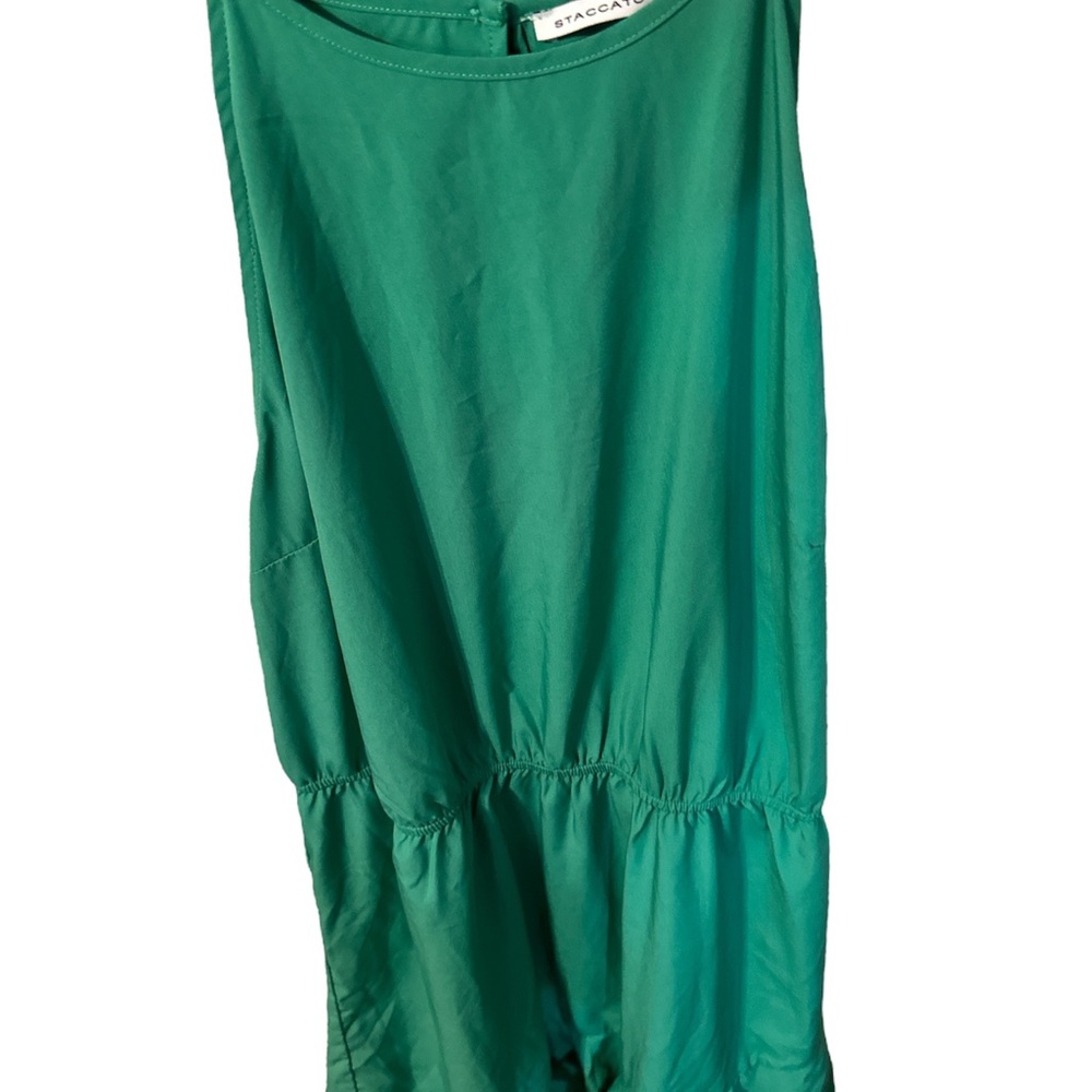 NWOT staccato Kelly green sleeveless shorter dress 👗 size two x button on neck